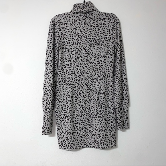 Charlotte Russe Small Womens
Sweater Dress Leopard Print Turtle
Neck NWT - Picture 3 of 4